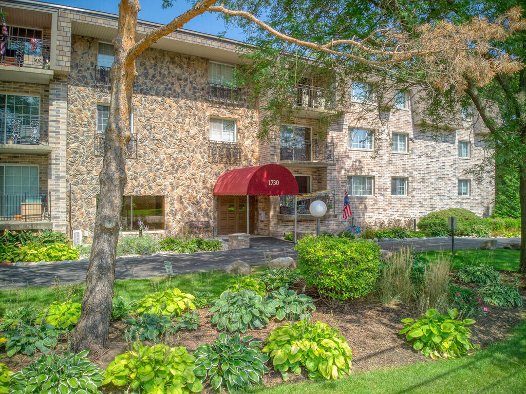 Property Photo: 1730 W Green Tree Rd WI 53209