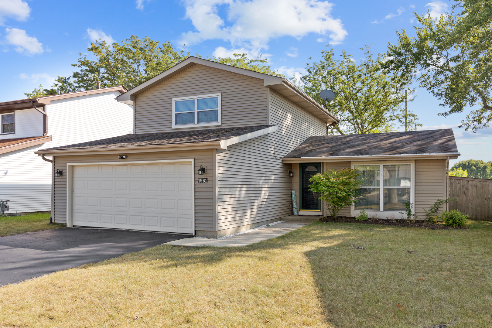 Property Photo: 1961 Crescent Lane IL 60169
