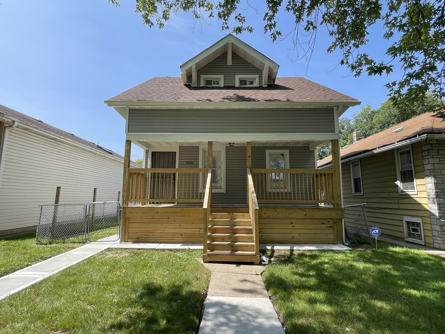 Property Photo:  9246 S Perry Avenue  IL 60620 