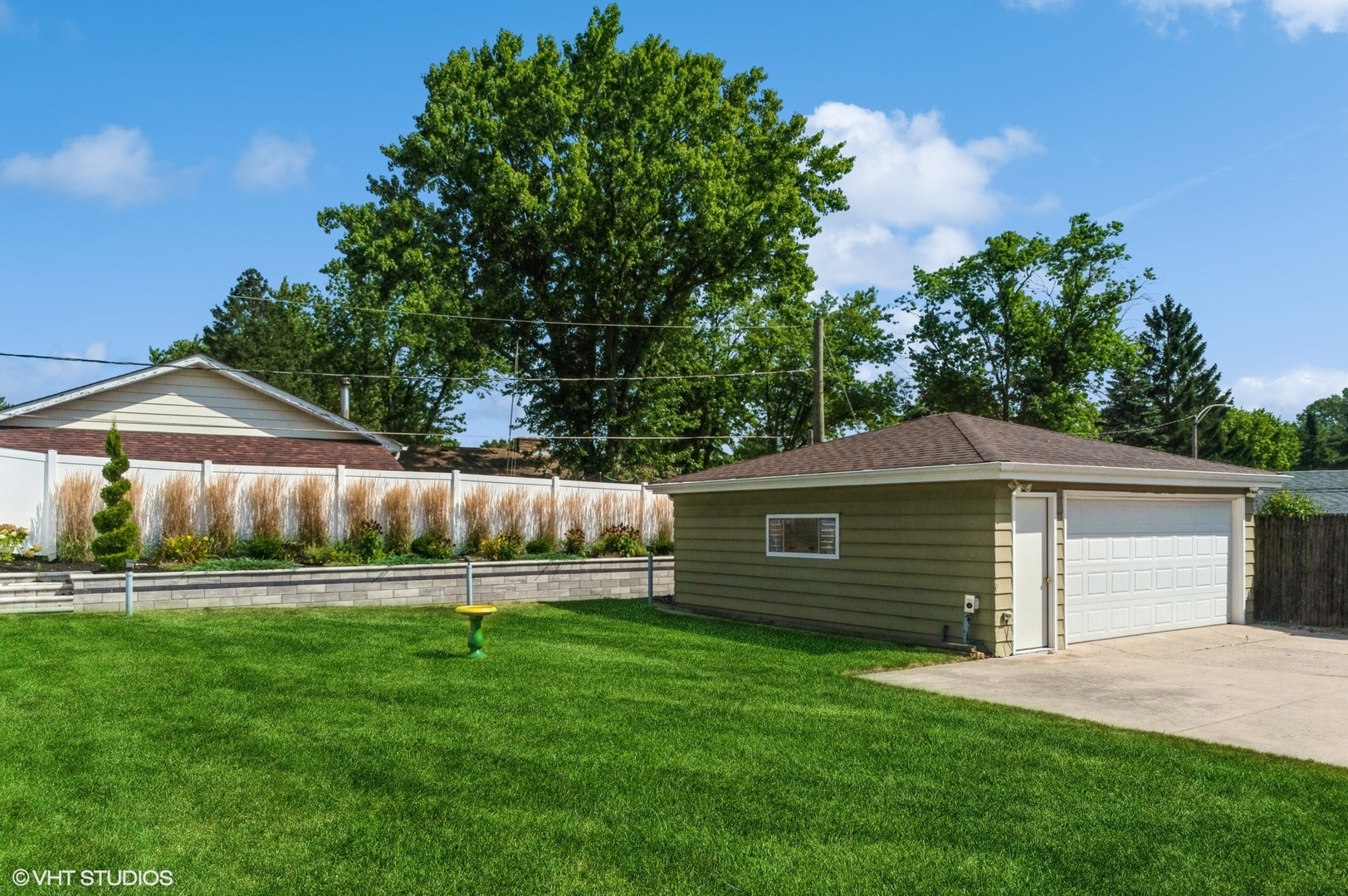 Property Photo:  2804 W Grove Avenue  IL 60085 