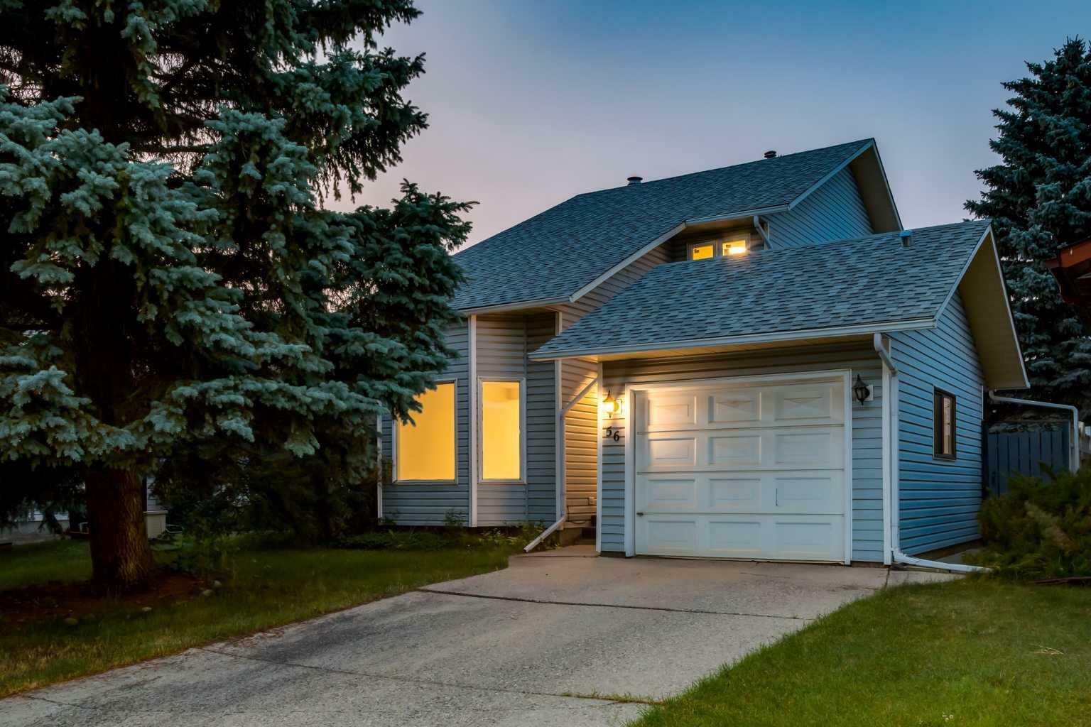 Photo de la propriété:  56 Woodview Court SW  AB T2W 4X4 