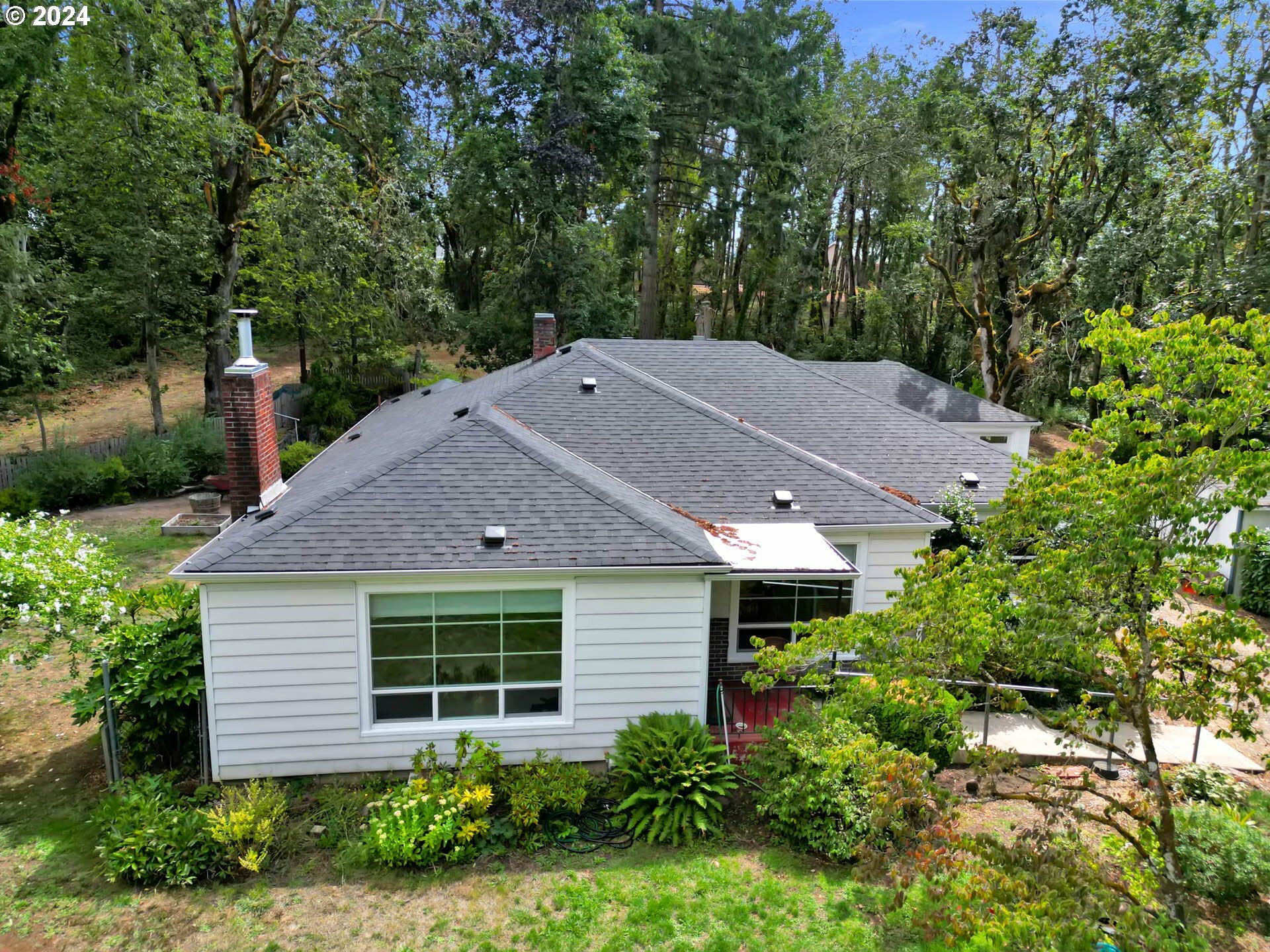Property Photo: 559 S 42nd St OR 97478