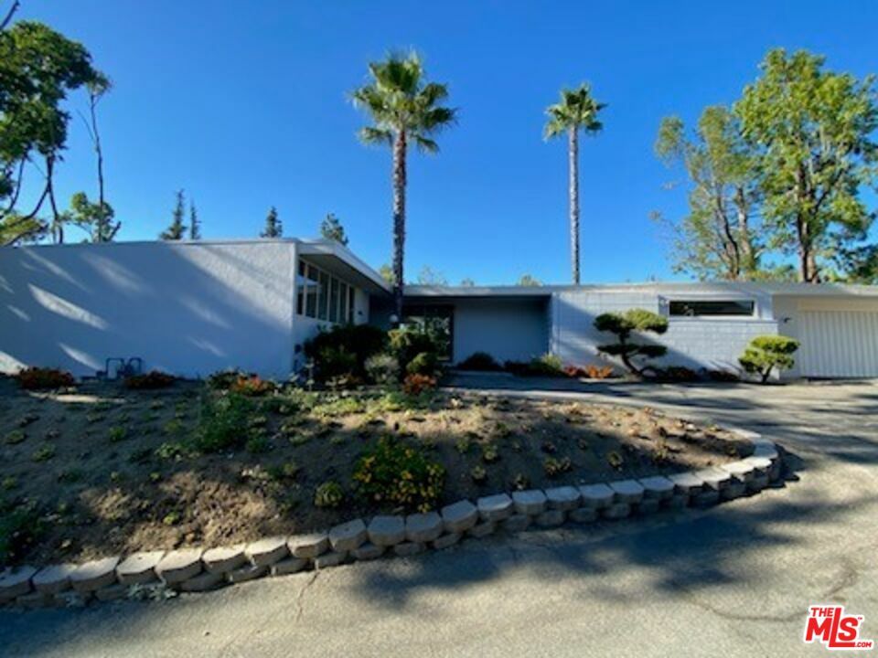 Property Photo:  4014   Rogen Dr  CA 91436 