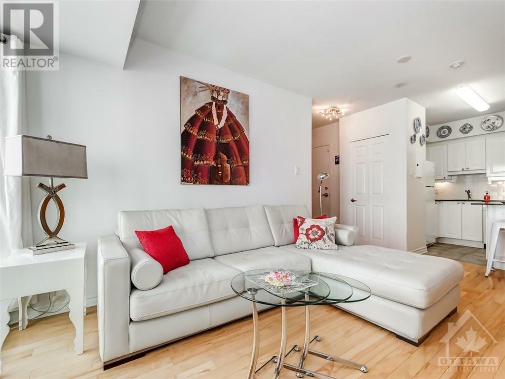 Property Photo:  445 Laurier Avenue West 605  ON K1R 0A2 