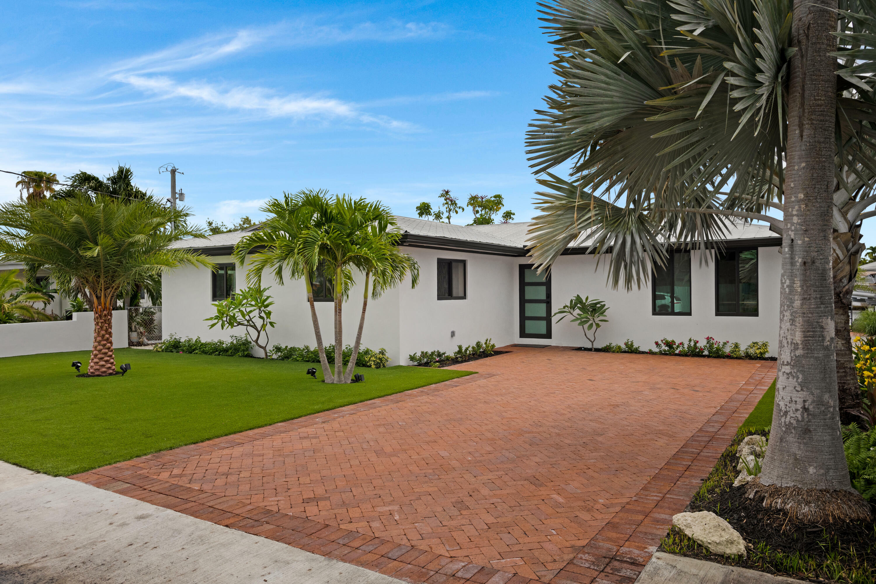 Property Photo:  16 Bougainvillea Avenue  FL 33040 