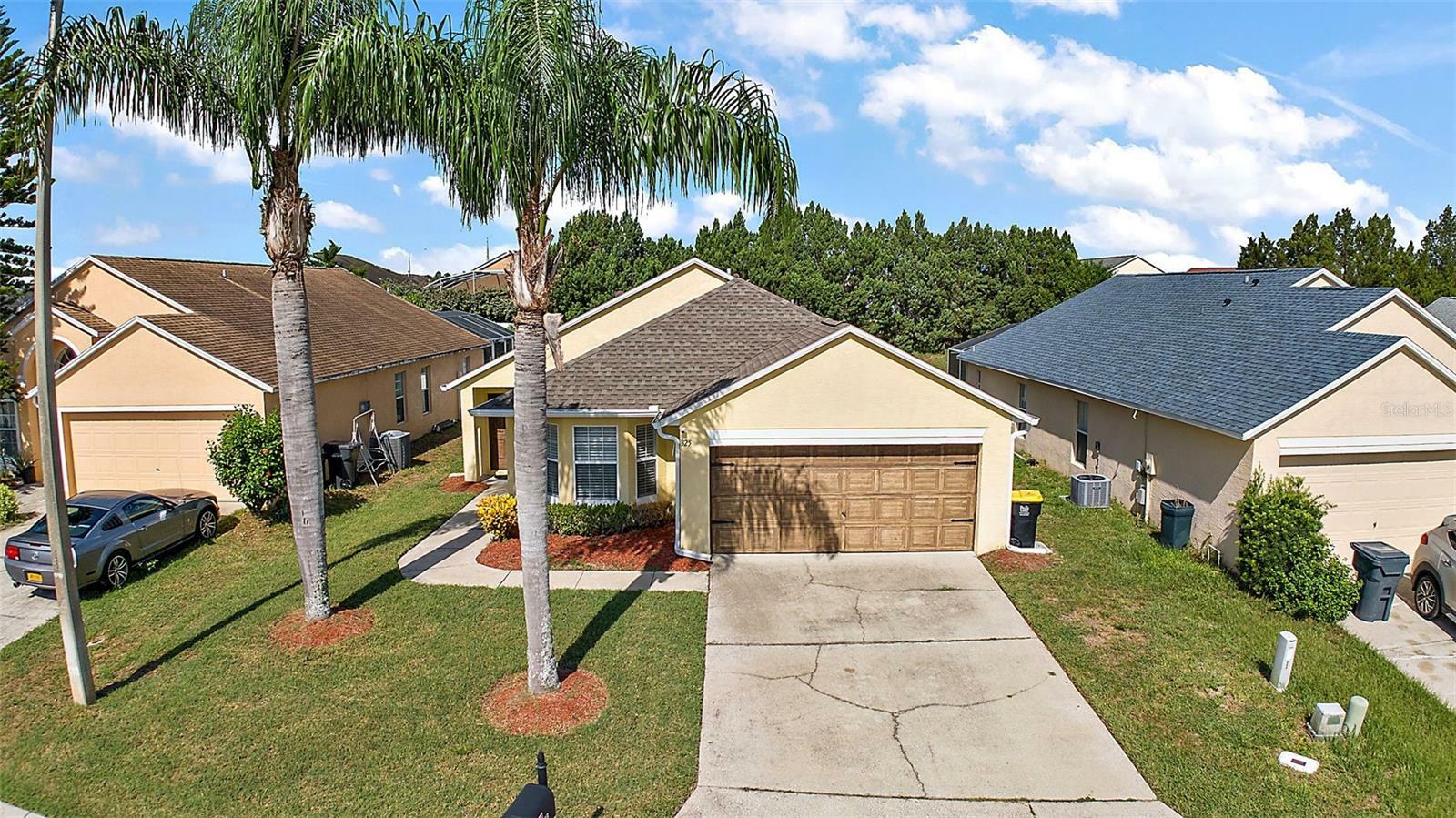 Property Photo:  325 Aylesbury Lane  FL 33837 