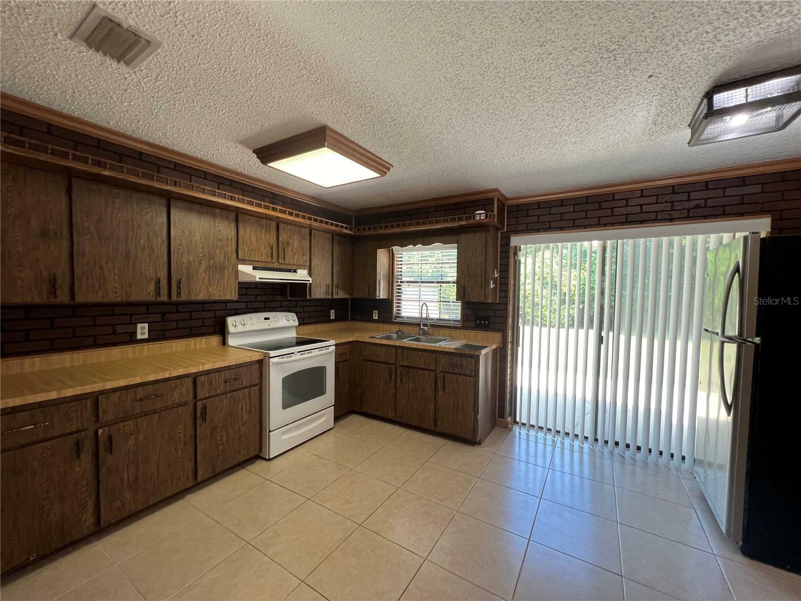 Property Photo:  1346 Cr 440  FL 33538 