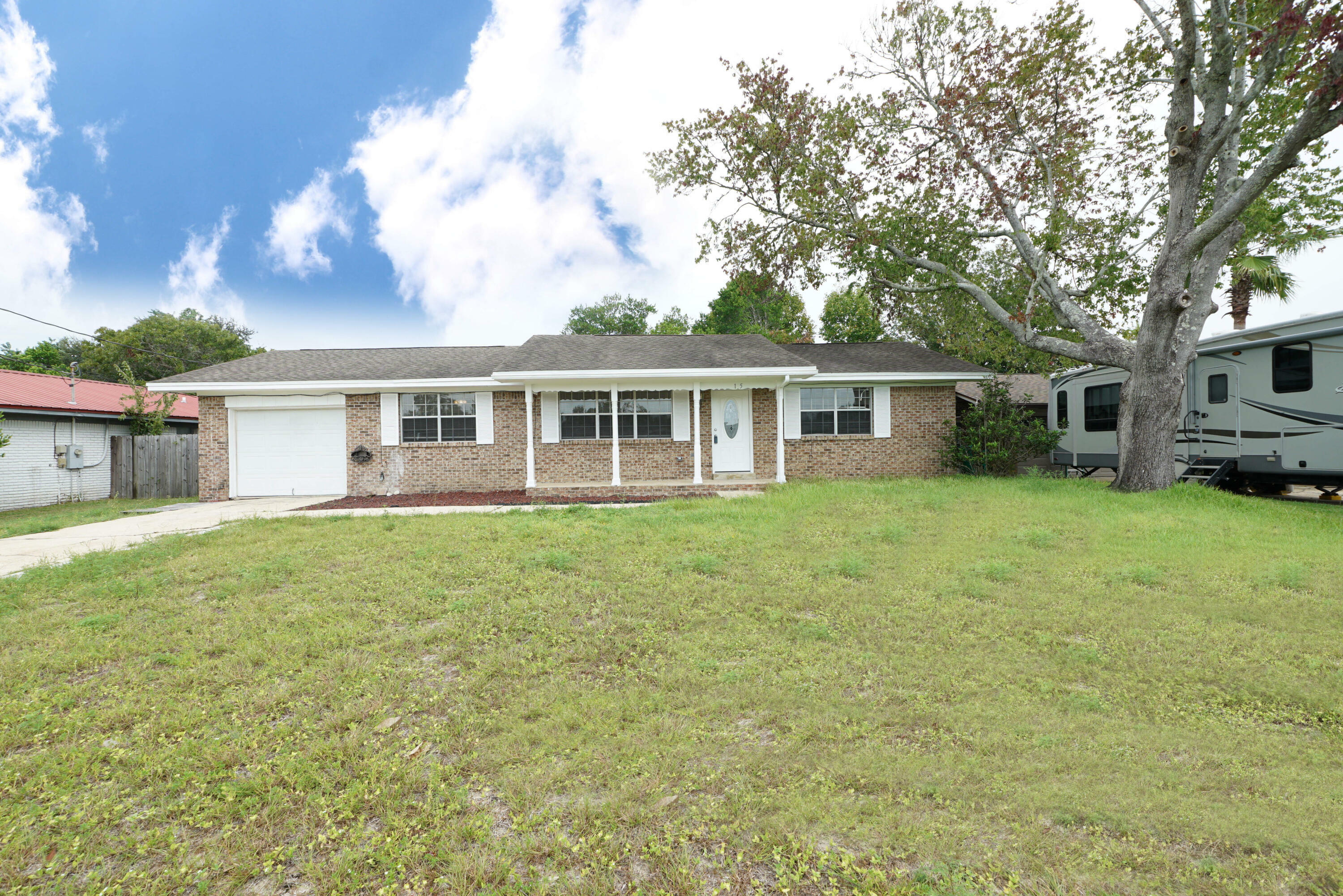 Property Photo:  15 Lakeview Drive  FL 32569 