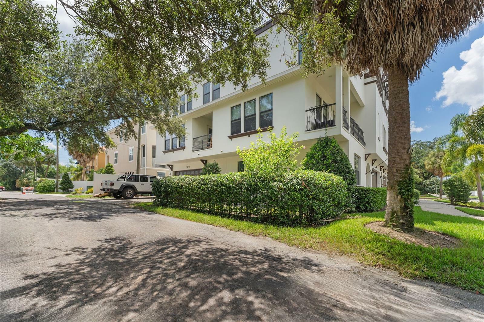 Property Photo:  402 S Melville Avenue 2  FL 33606 