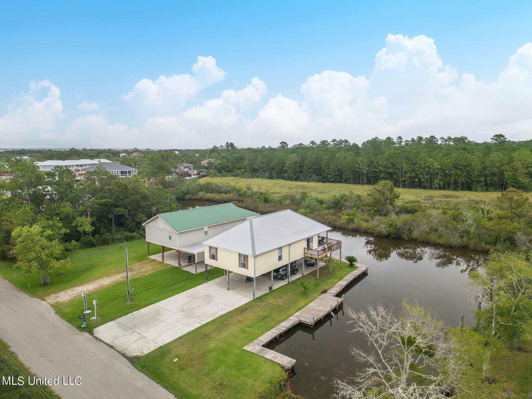 10292 Whale Avenue  Bay Saint Louis MS 39520 photo