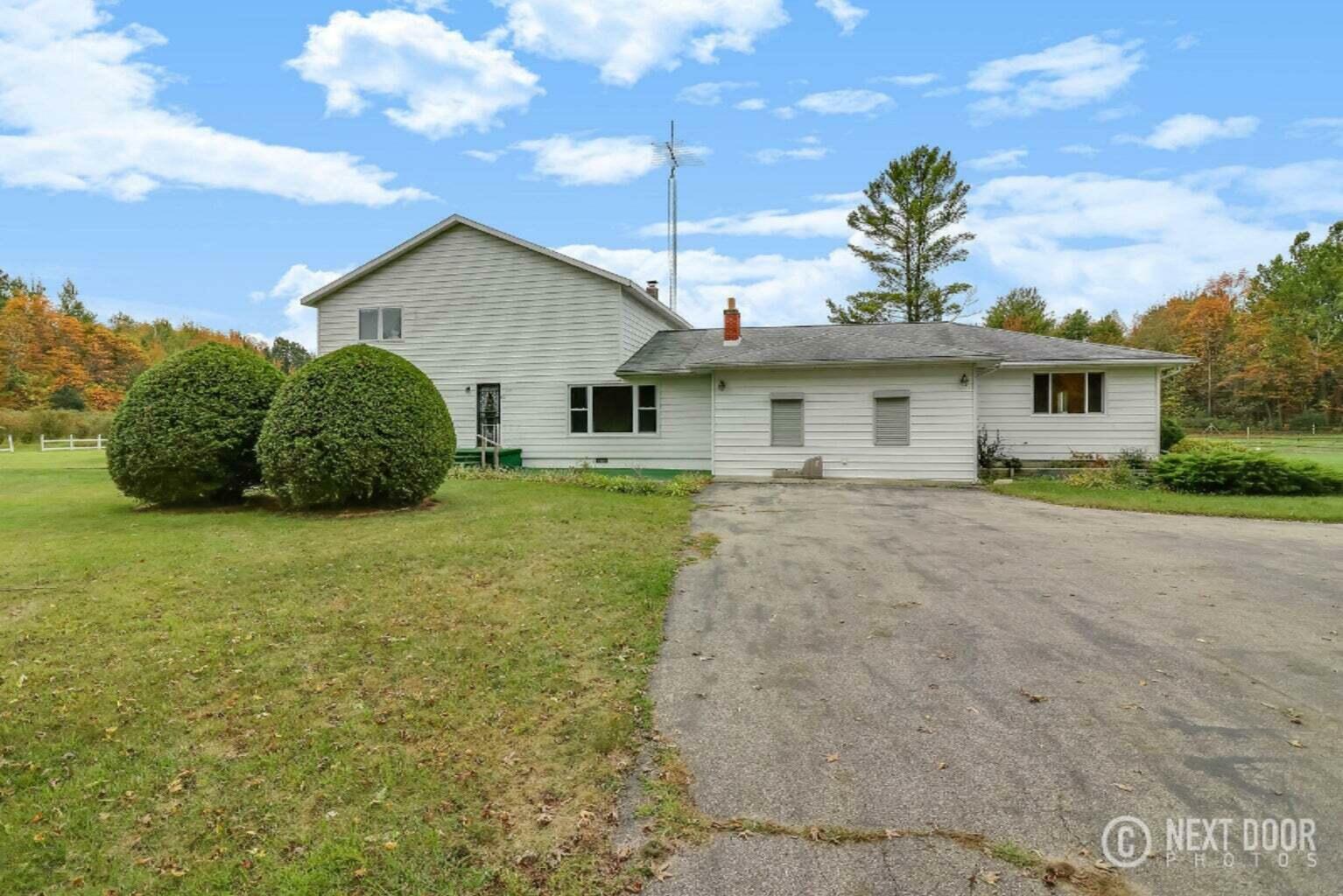 Property Photo:  74721 30th Avenue  MI 49043 