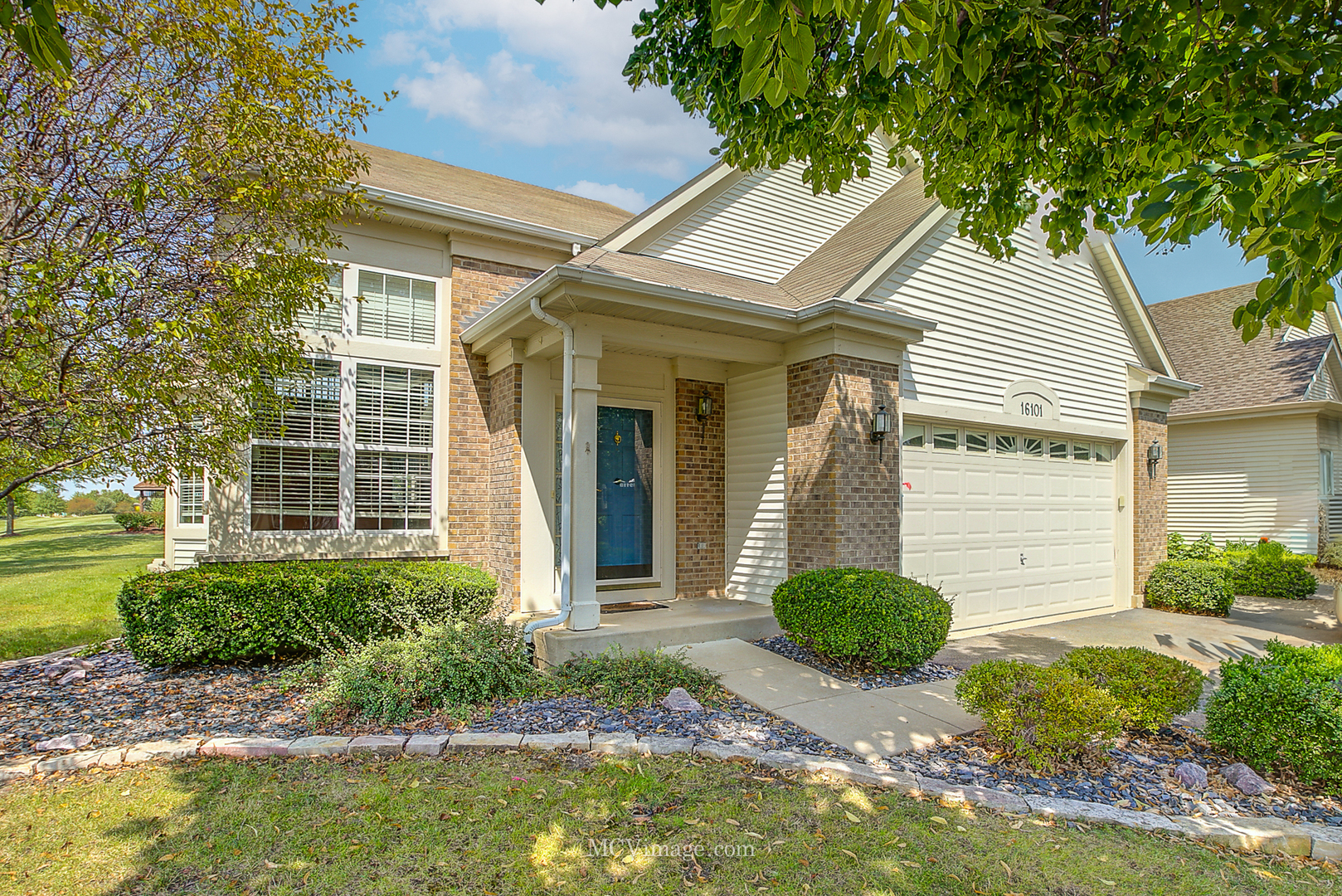 Property Photo:  16101 Seneca Lake Circle  IL 60403 