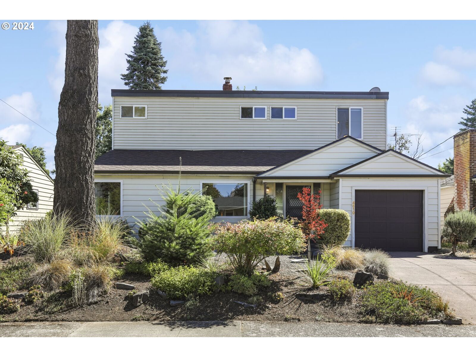 Property Photo: 4810 SE 49th Ave OR 97206