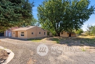 Property Photo:  220 SE Lamperti Lane  WA 99324 