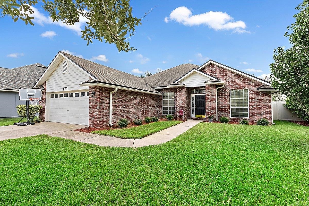 Property Photo:  2451 Woodstork Ct  FL 32092 