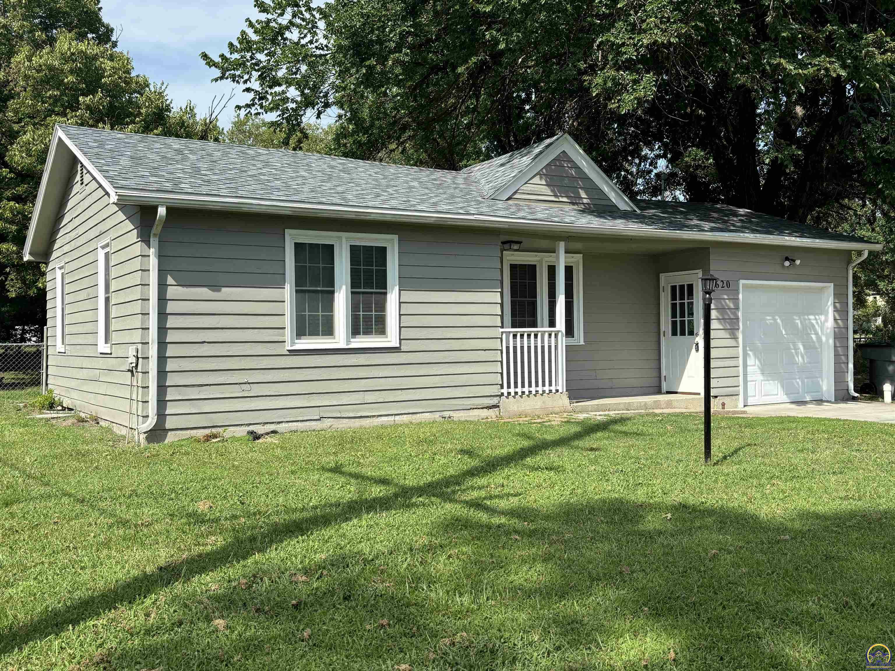 Property Photo: 620 E Kansas Ave KS 66801-0000