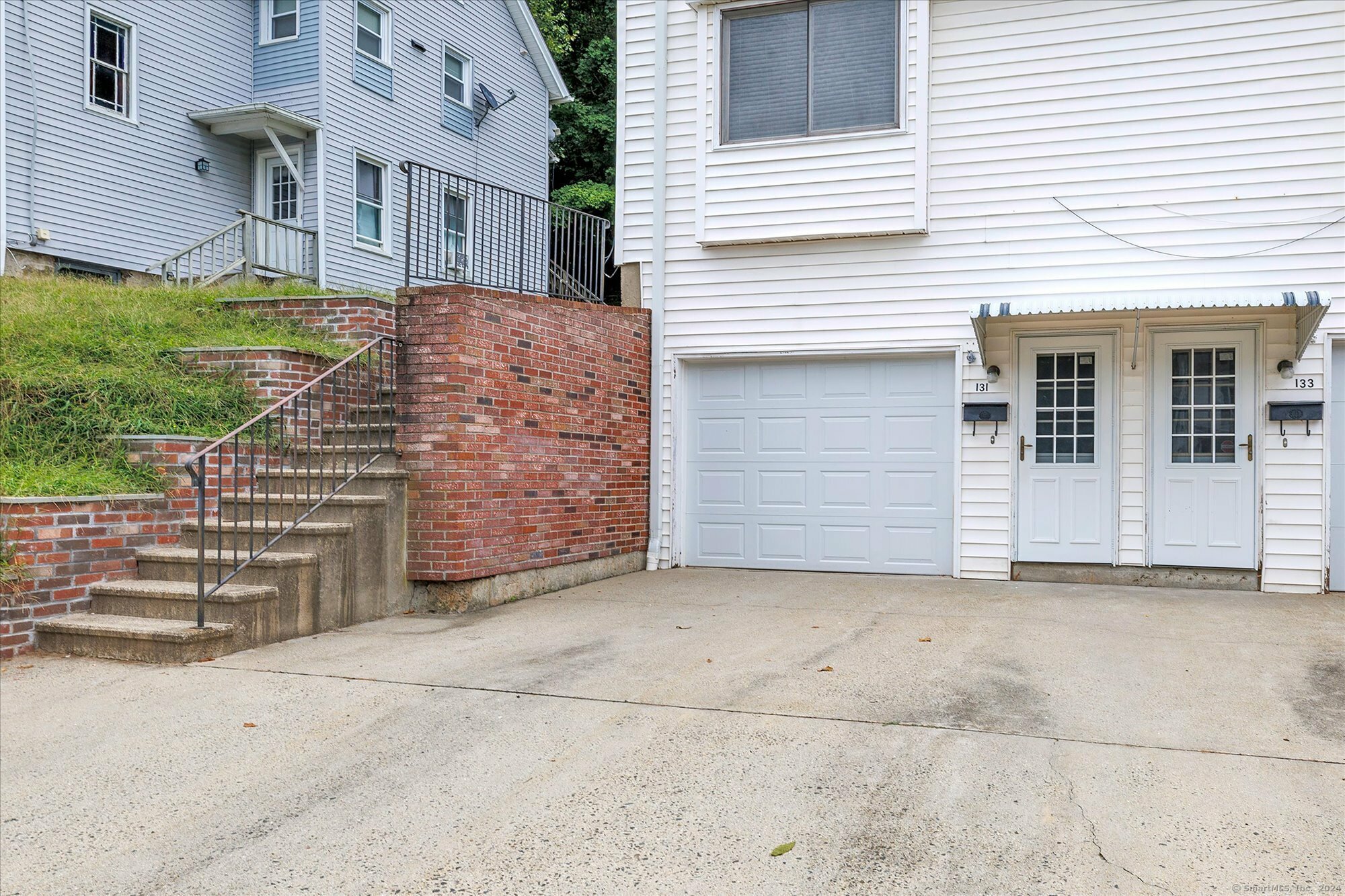 Property Photo:  131-133 Jewett Street  CT 06401 