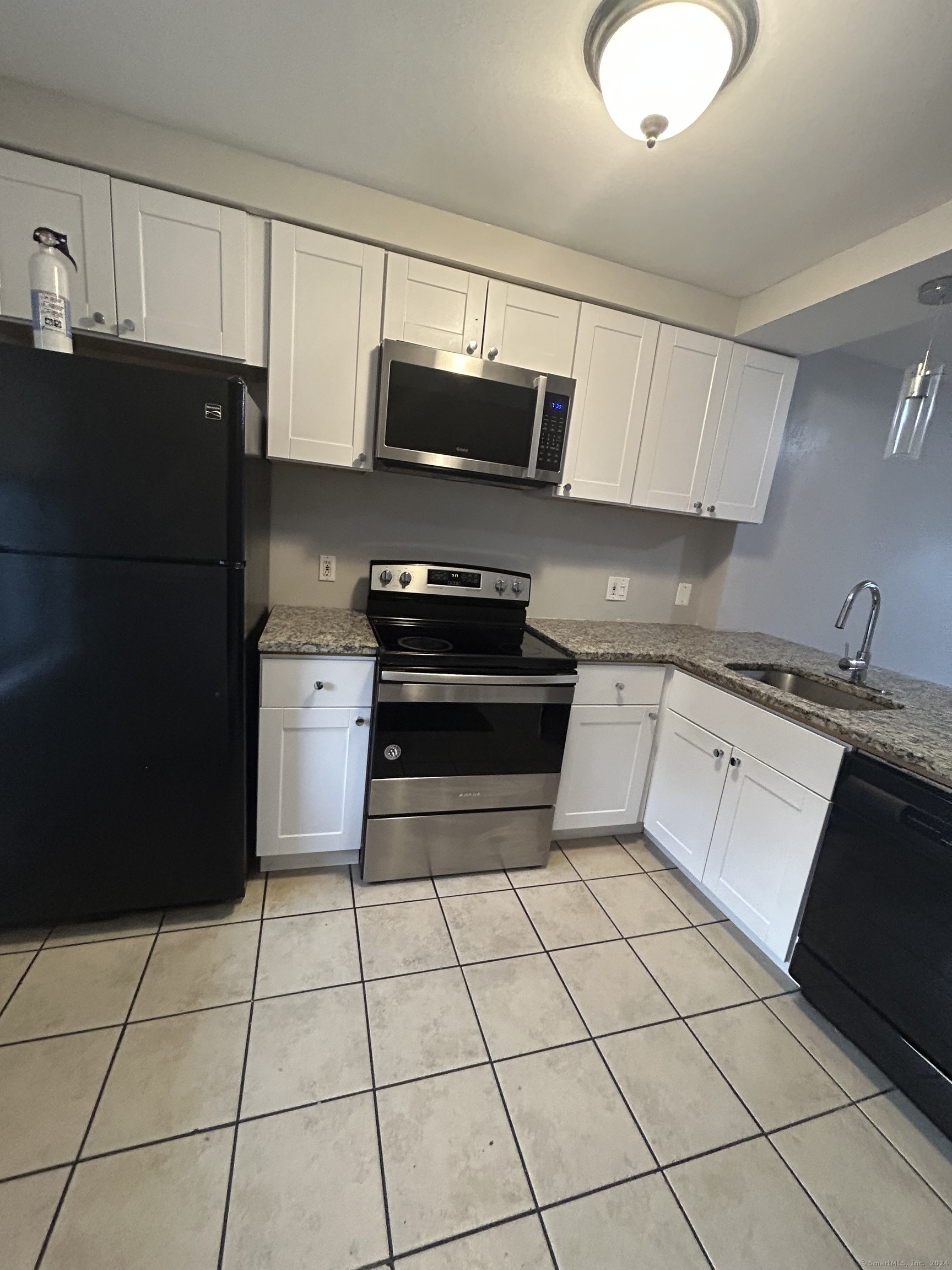 Property Photo:  186 Stillwater Avenue Apt 127  CT 06902 