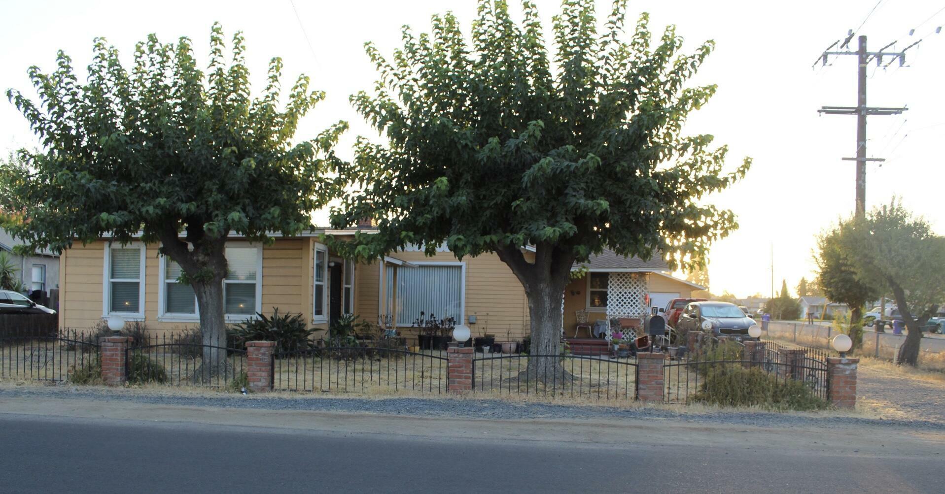 Property Photo:  983 N Jaye Street  CA 93257 