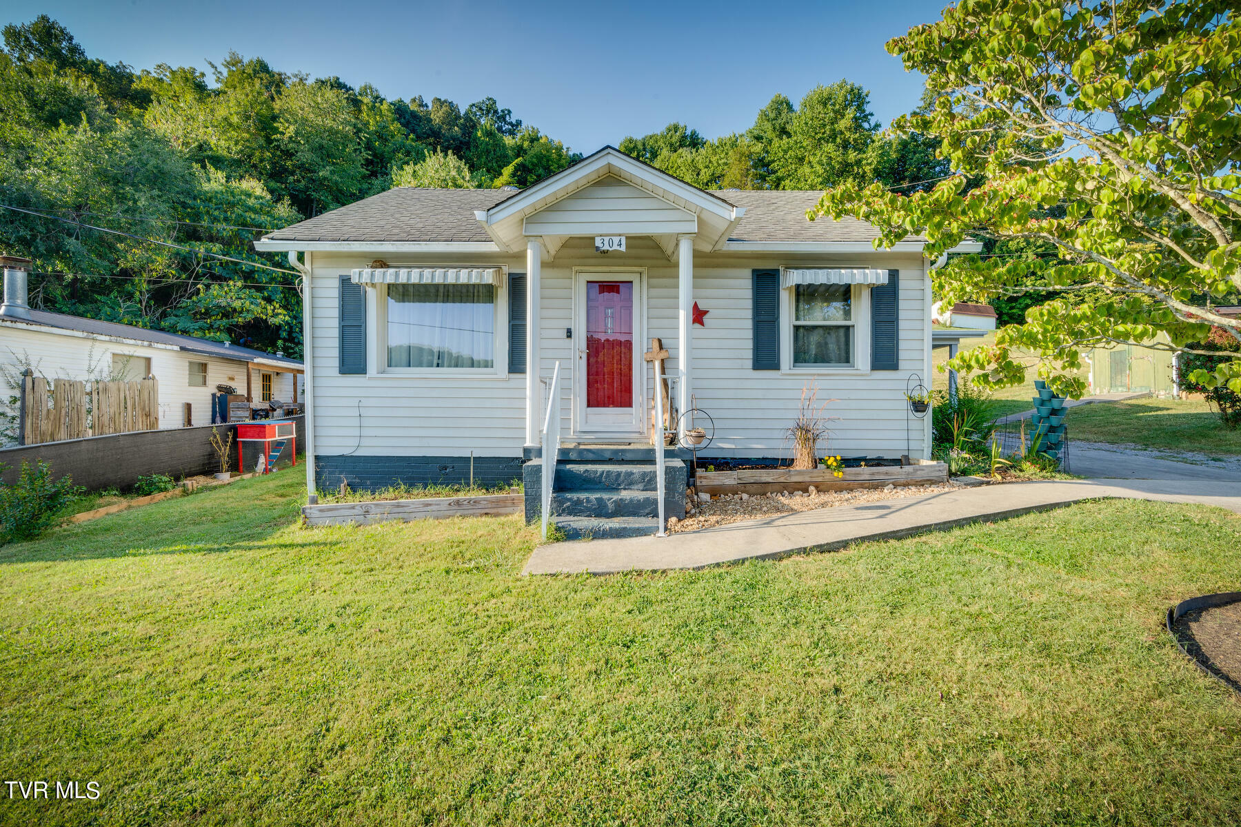 Property Photo:  304 Mohawk Street Street  TN 37665 