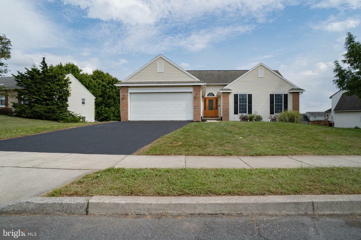 Property Photo:  512 Ridgeview Drive  PA 17019 