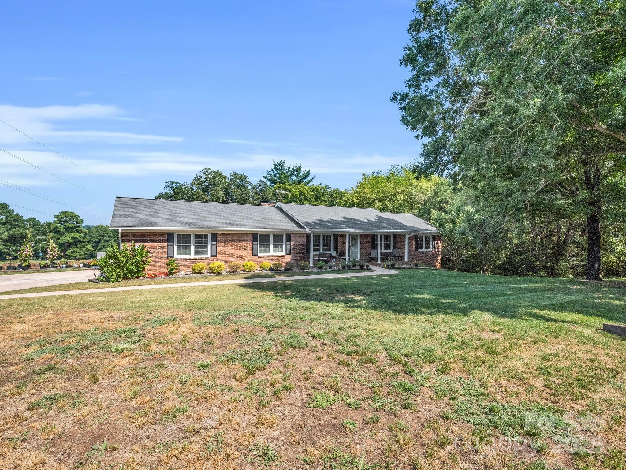 Property Photo: 3039 Longwood Drive NC 28152
