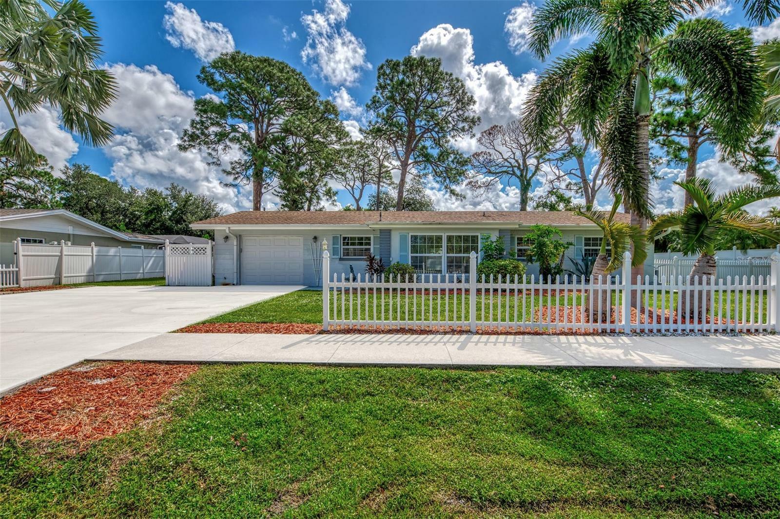 Property Photo: 6333 Beechwood Avenue FL 34231