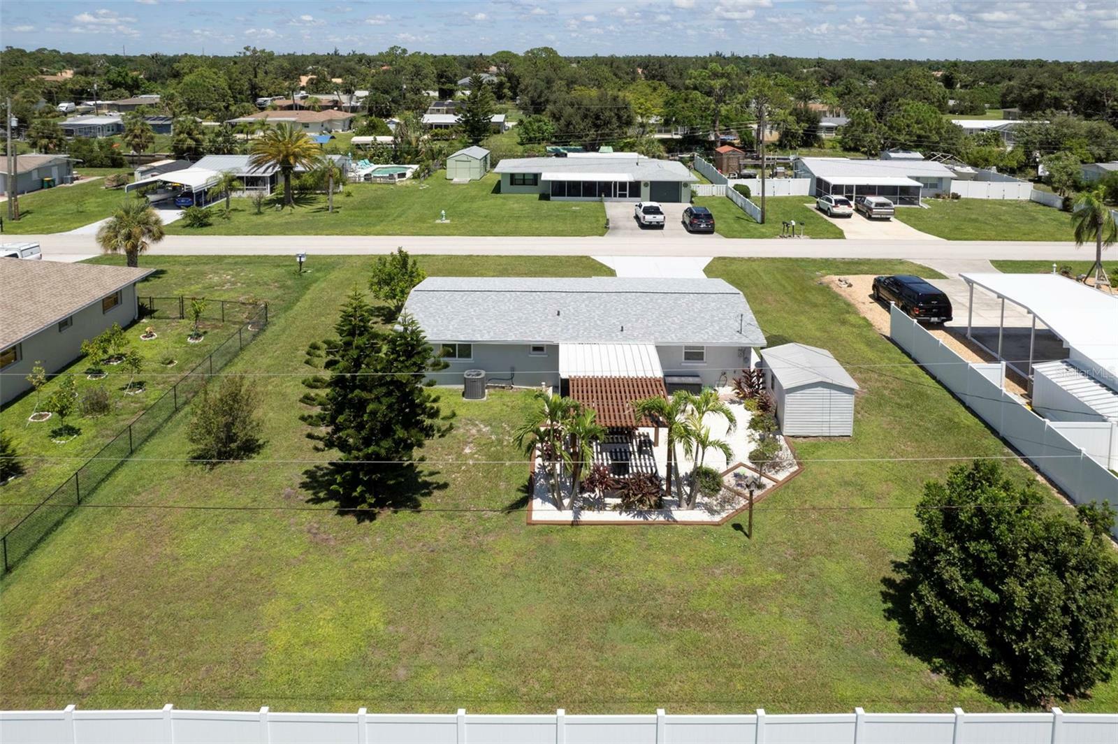 Property Photo:  843 E 6th Street  FL 34223 