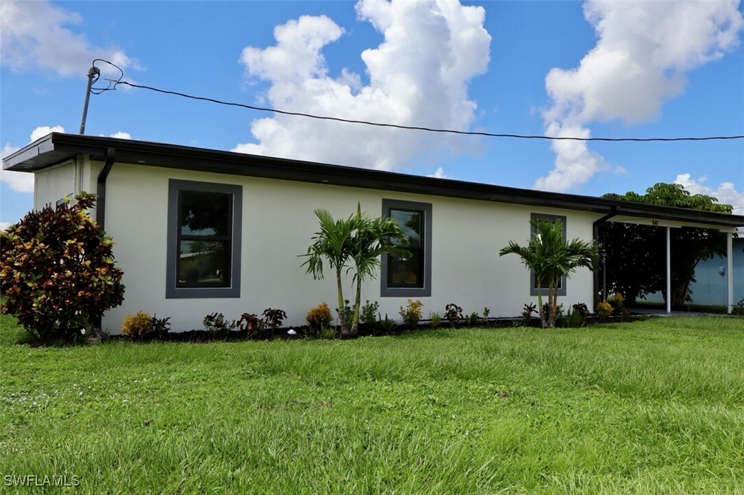 Property Photo:  641 Sharon Circle  FL 33952 