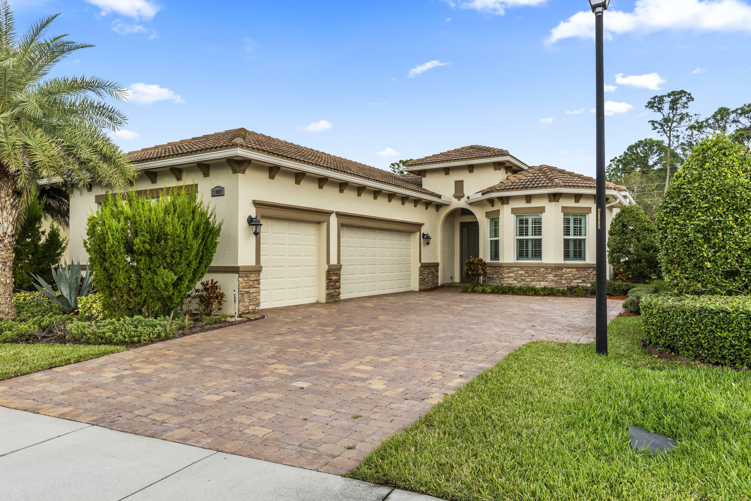 Property Photo:  11009 SW Visconti Way  FL 34986 