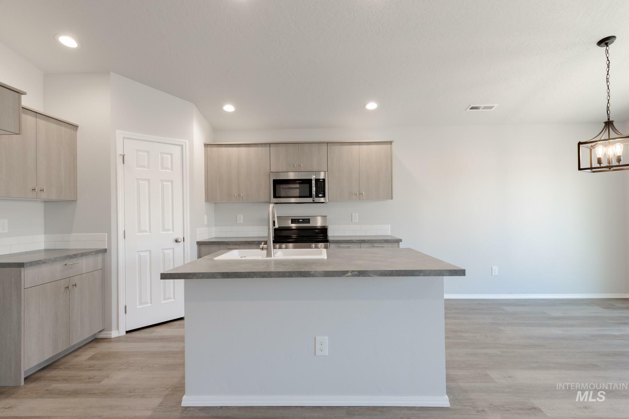 Property Photo:  1081 Quartzite Ave  ID 83644 