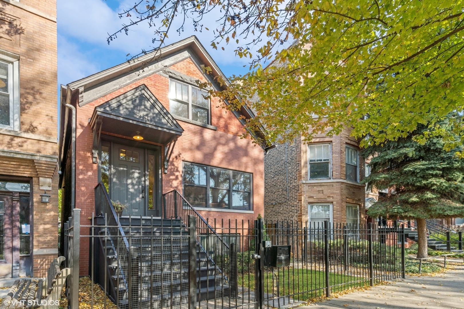 Property Photo:  2134 W Haddon Avenue  IL 60622 