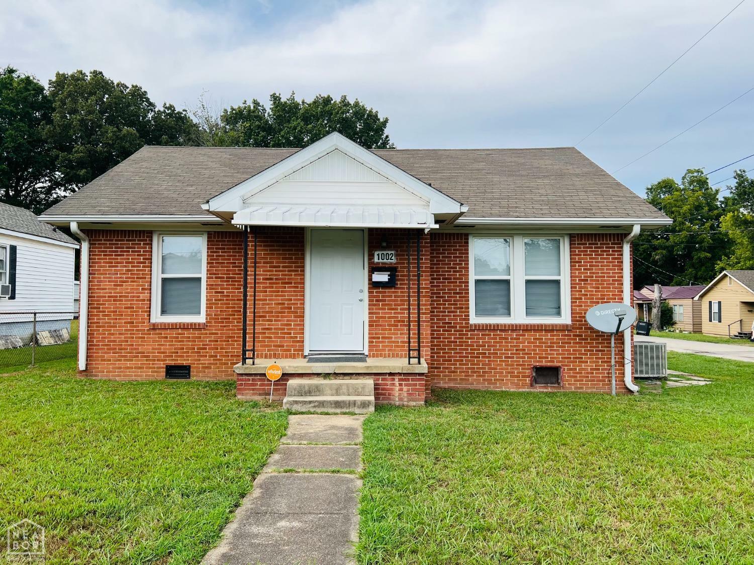 Property Photo:  1002 W Cherry Avenue  AR 72401 