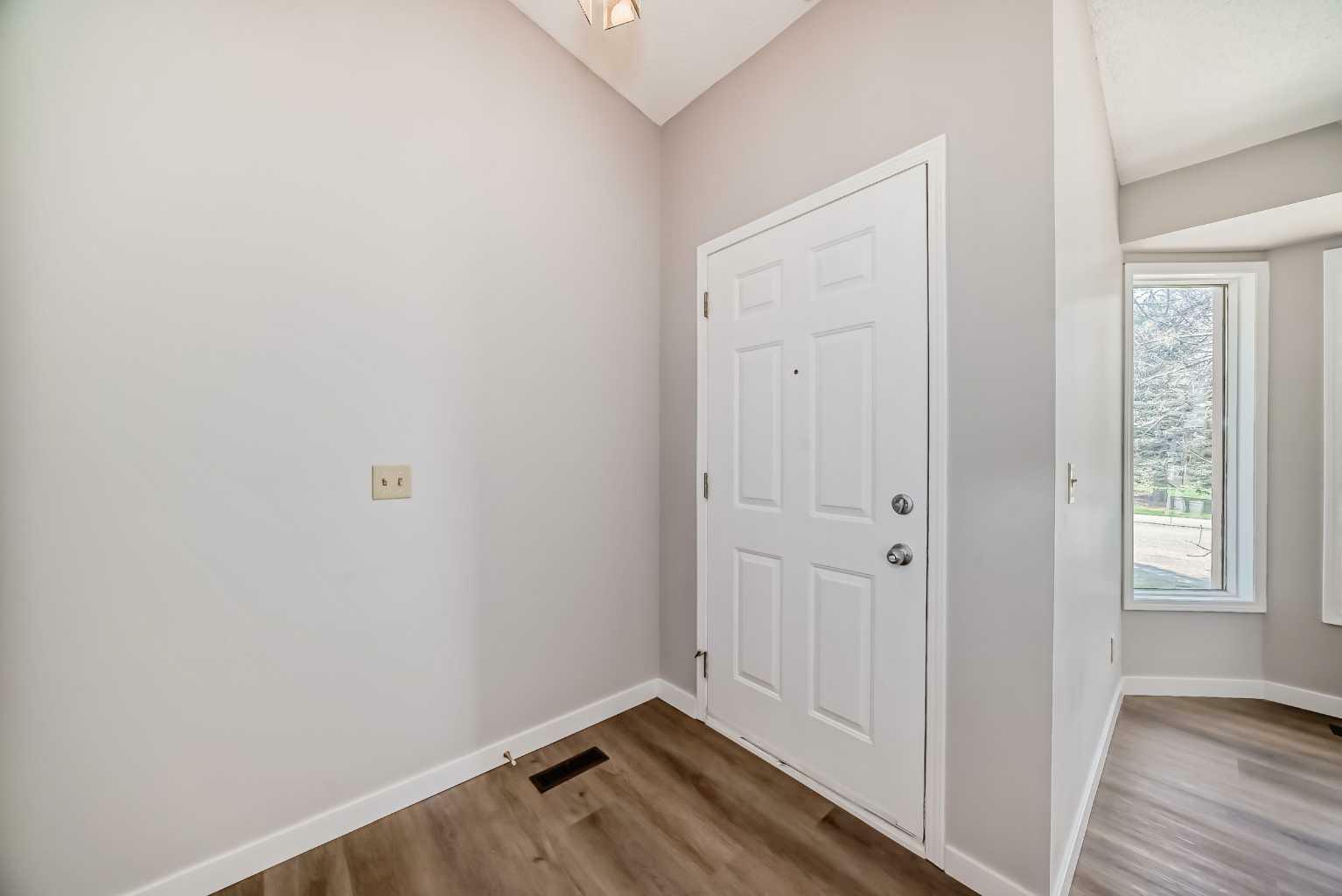 Property Photo:  157 Sundown Place SE  AB T2X 3B7 