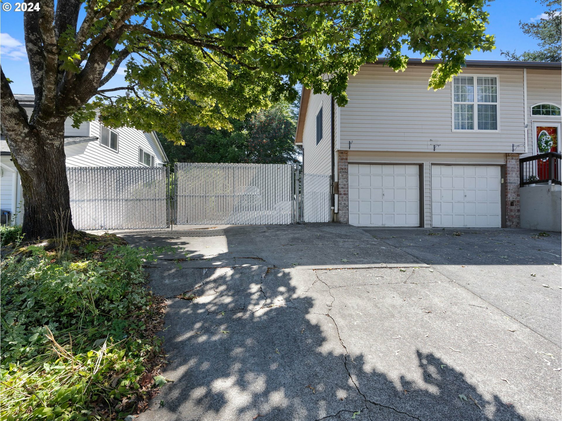 Property Photo:  714 SE 40th St  OR 97060 