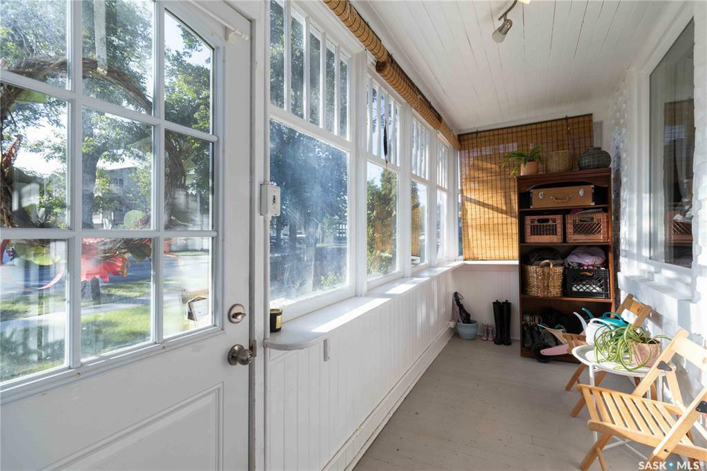 Property Photo:  316 H Avenue S  SK S7M 1W3 