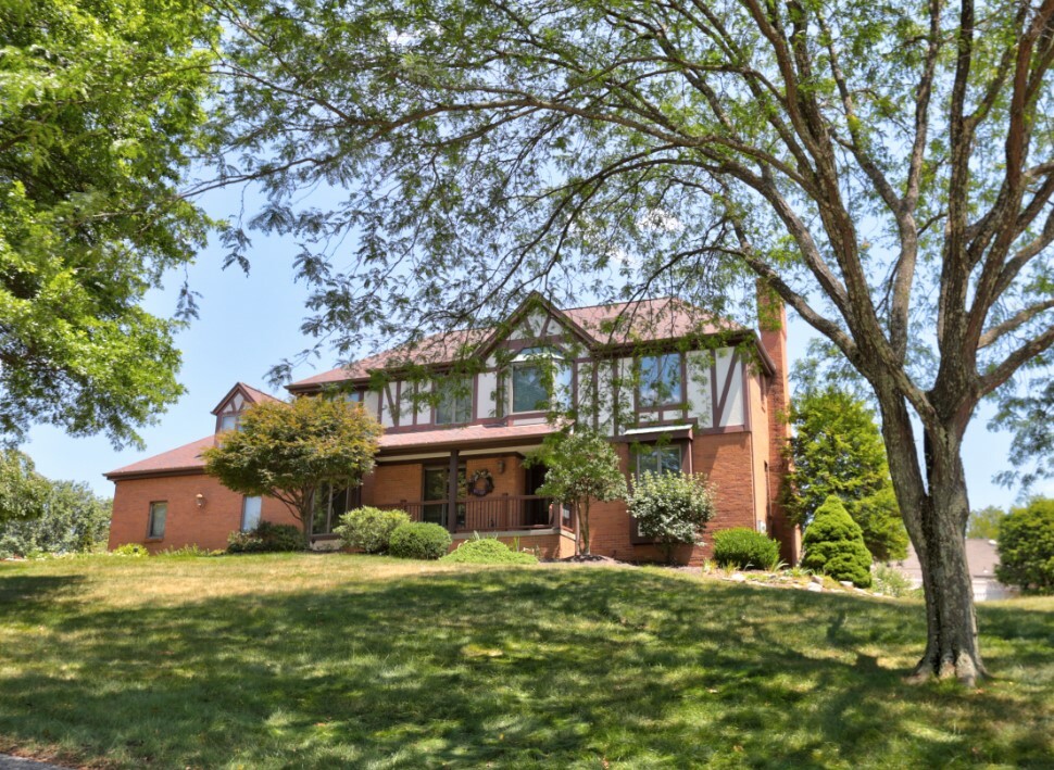 Property Photo:  201 Springhouse Dr  PA 15025 