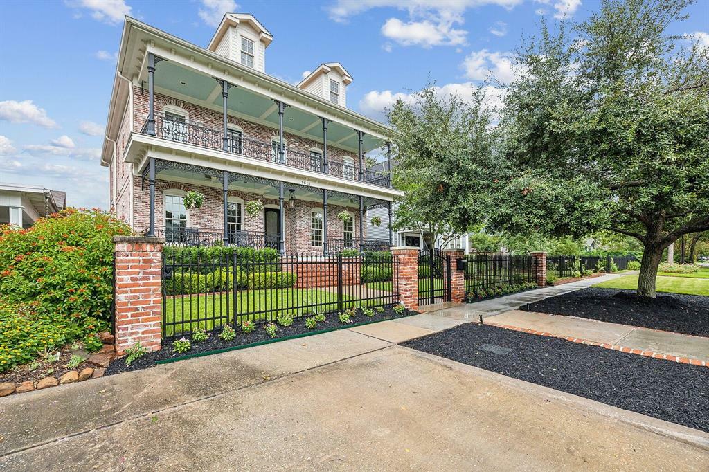 Property Photo:  1618 Arlington Street  TX 77008 