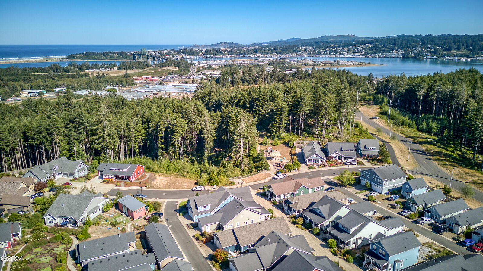 Property Photo:  4320 SE Fleming Street  OR 97366 