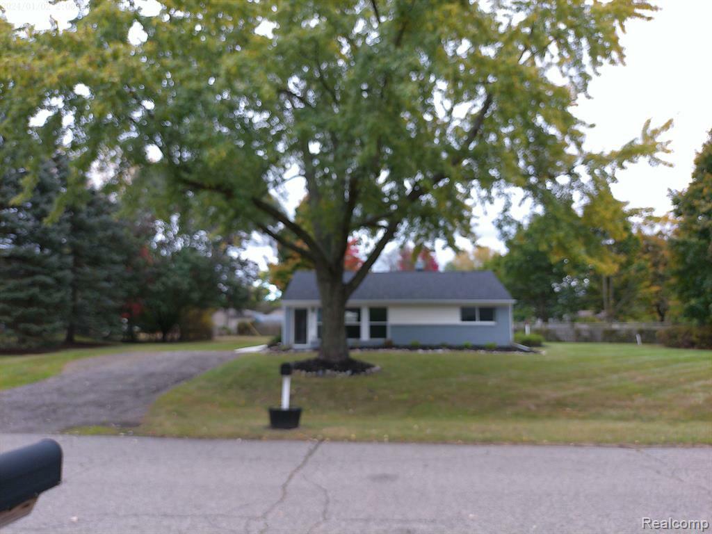 Property Photo:  4736 Summerhill Drive  MI 48346 3682 