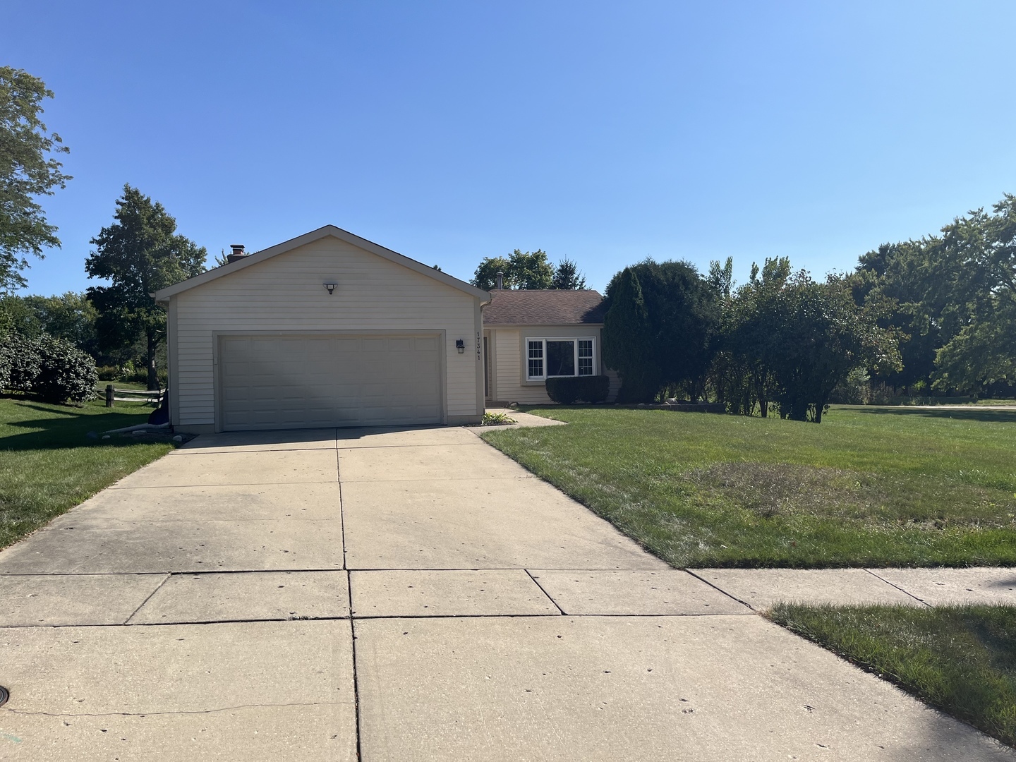 Property Photo:  17341 W Huntington Circle  IL 60030 