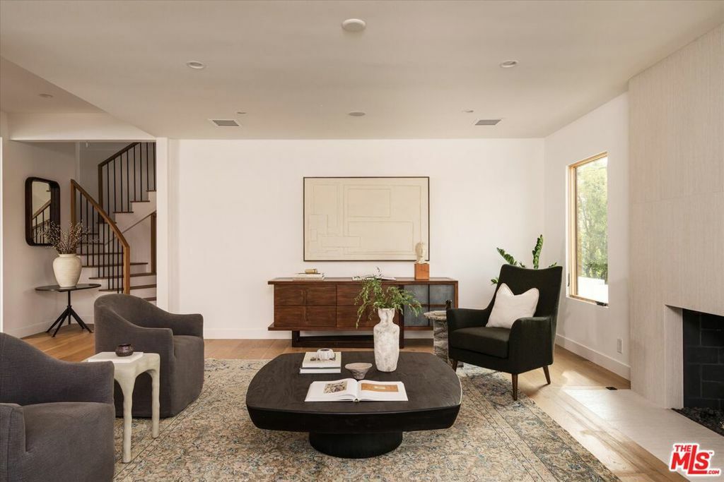 Property Photo:  2120 N Berendo Street  CA 90027 