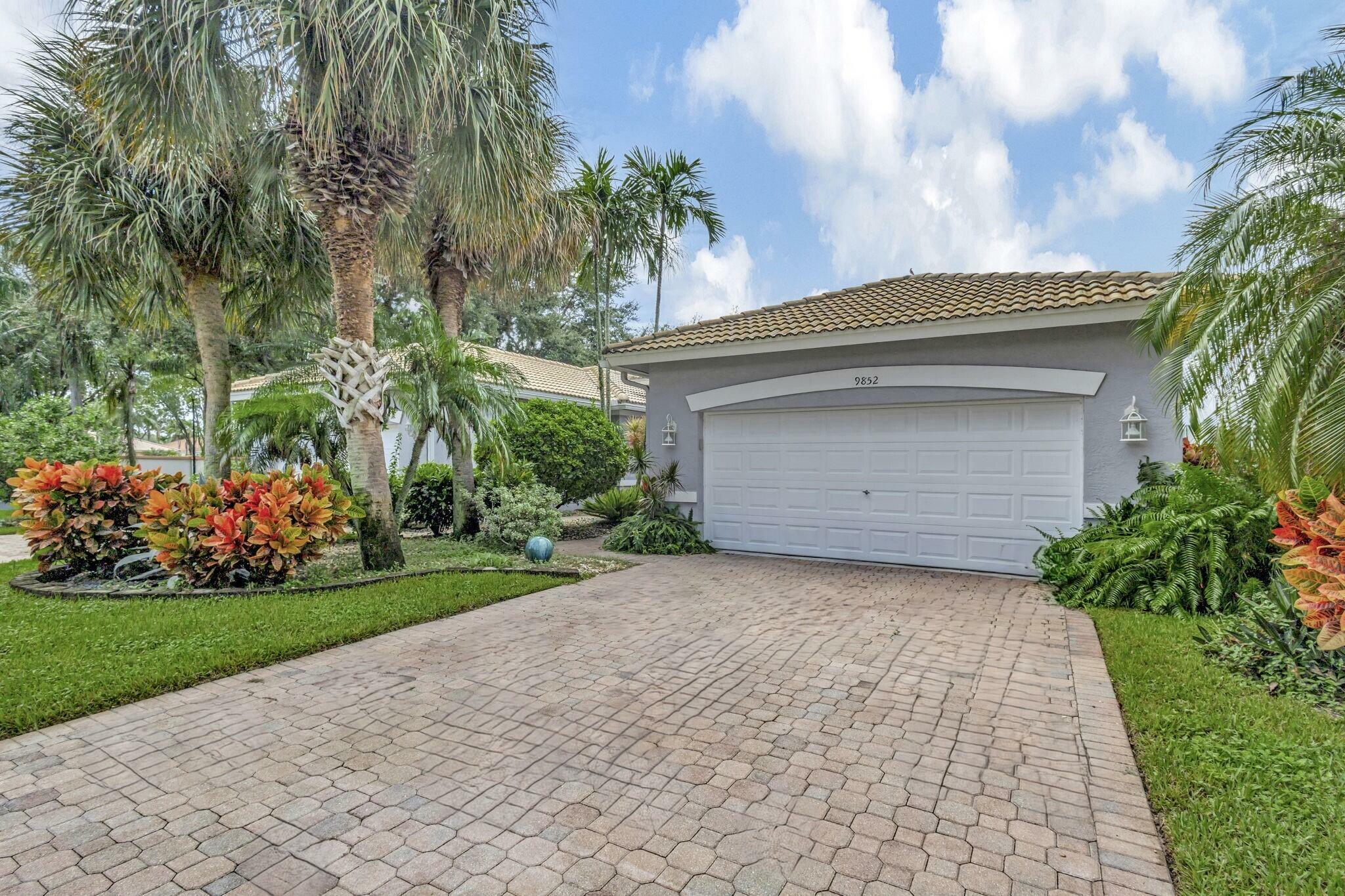 Property Photo:  9852 Crescent View Drive S  FL 33437 