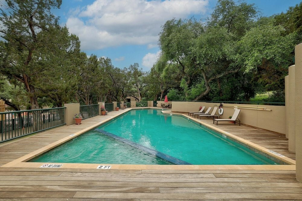 Property Photo: 1735 Spyglass Drive 115 TX 78746