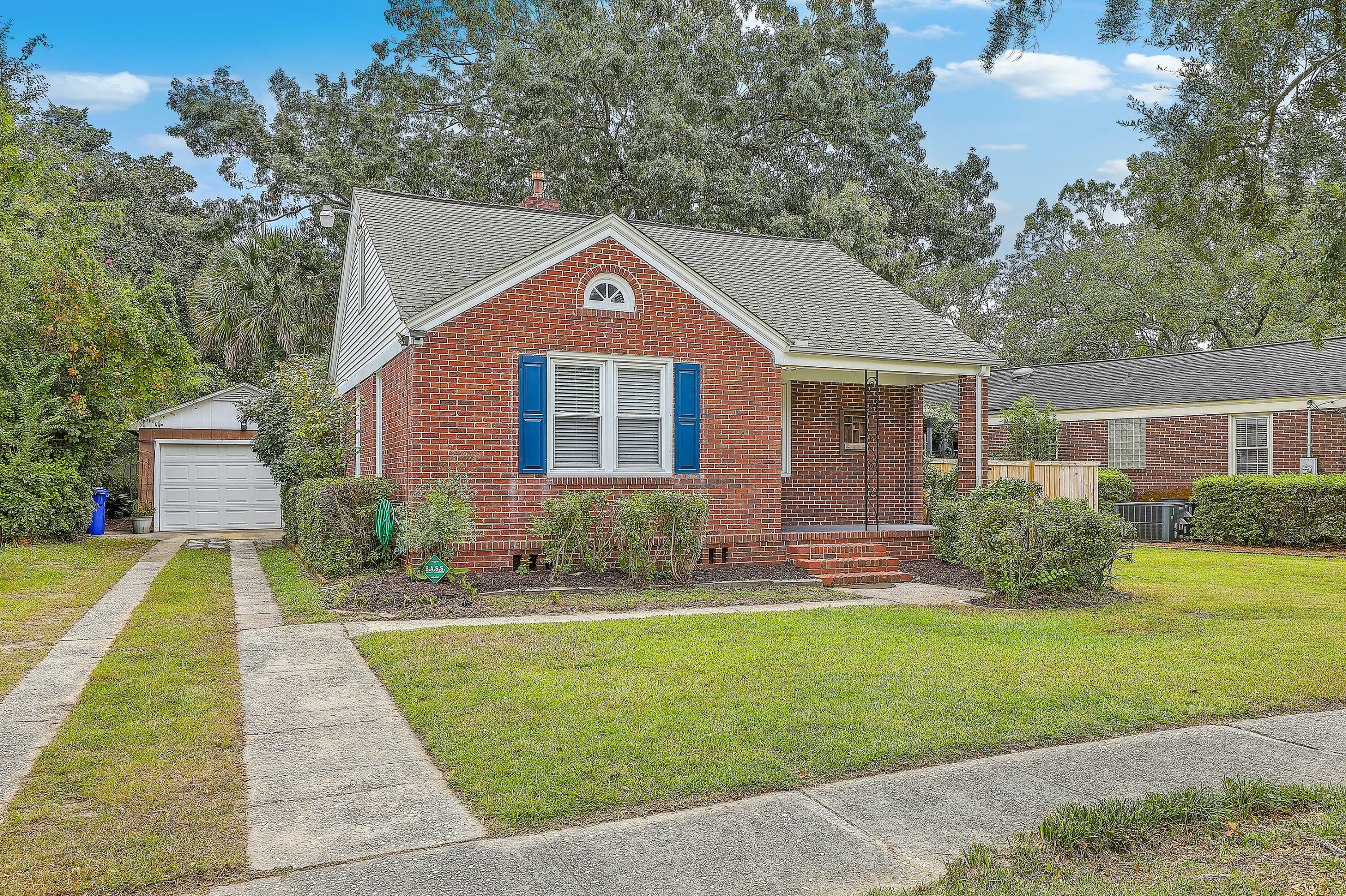 Property Photo:  8 Nicholson Street  SC 29407 