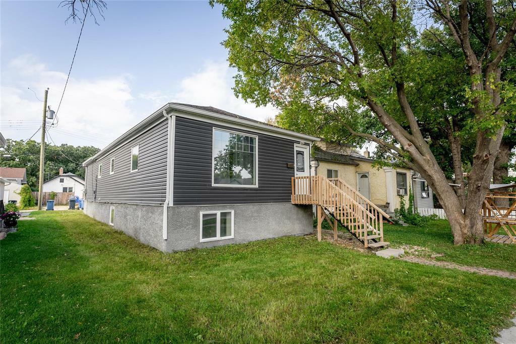 Property Photo:  585 Deniset Street  MB R2J 0P2 