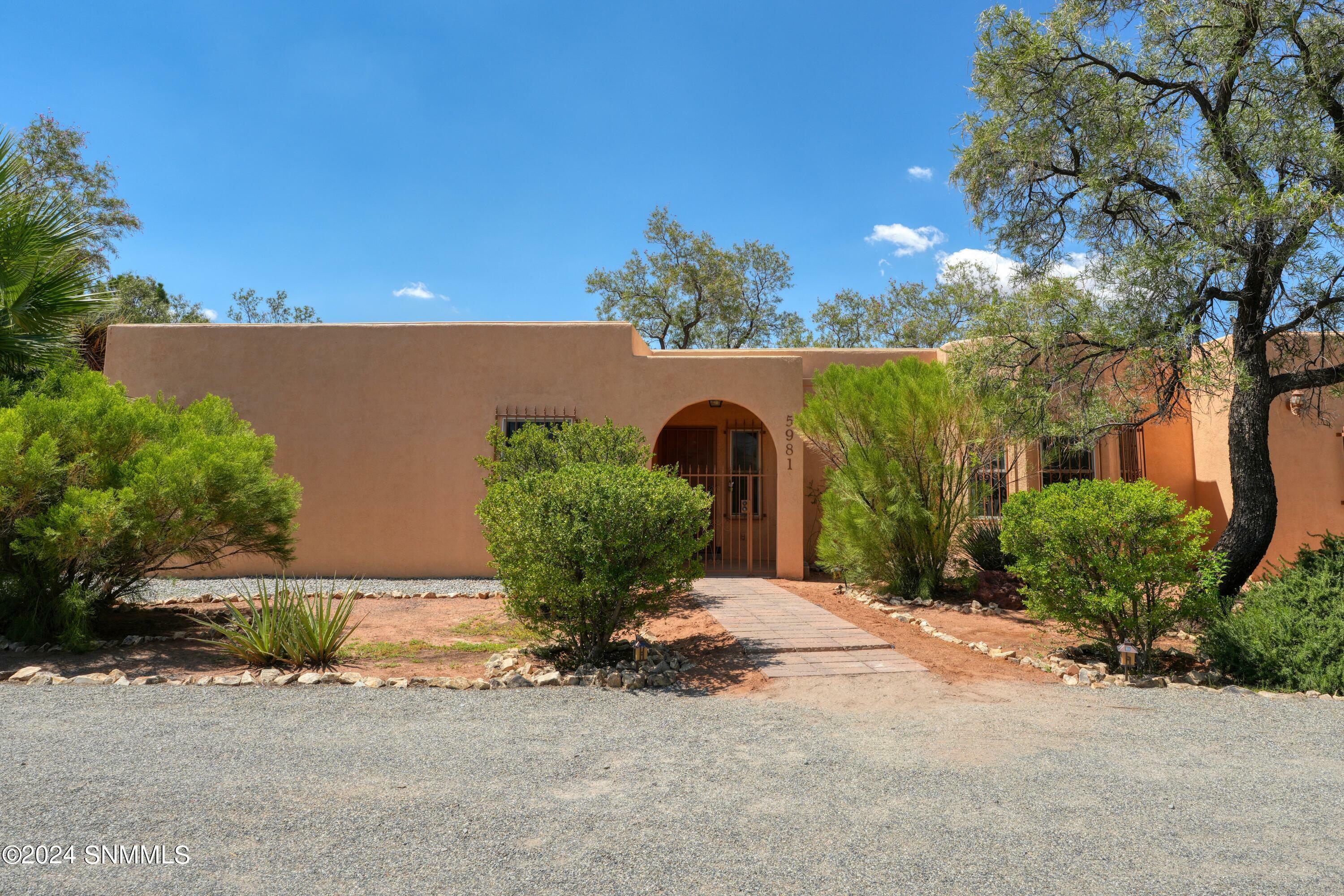 Property Photo:  5981 N Jornada Road  NM 88012 