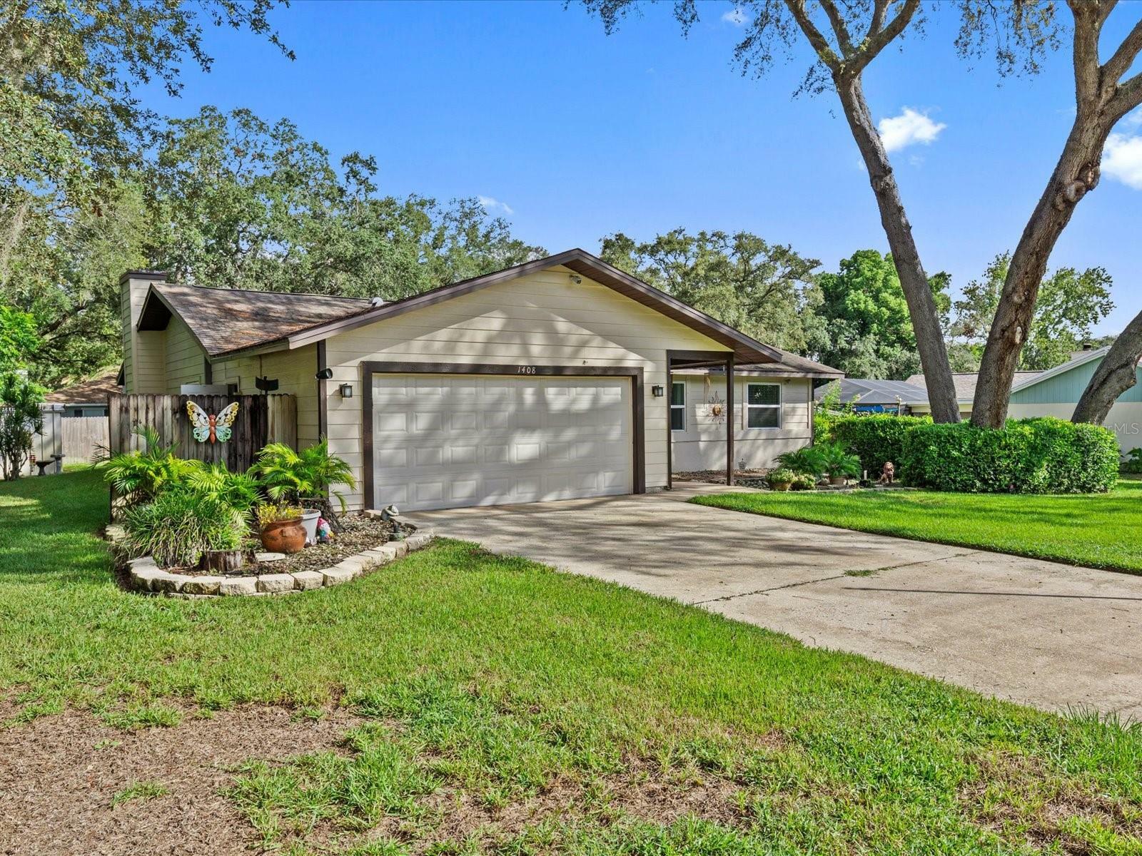 Property Photo:  1408 Vermont Avenue  FL 34689 