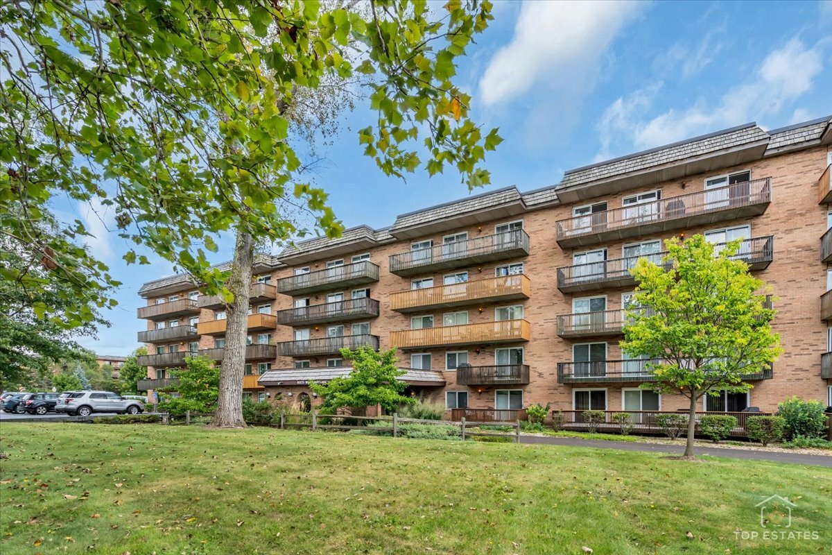 Property Photo: 8025 Woodglen Lane 304 IL 60516