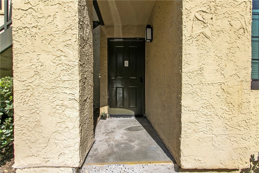 Property Photo:  25661 Indian Hill Lane 2E  CA 92653 